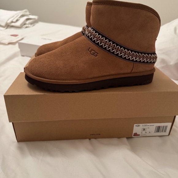 Women’s Classic Mini Crescent UGGS - Picture 5 of 5